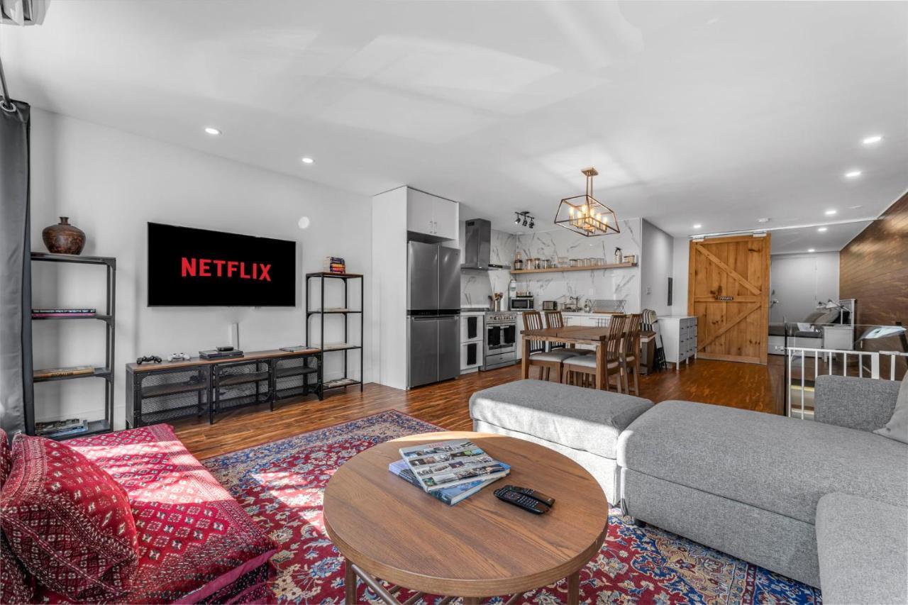 Amazing Fully Renovated Apartment On Queen St. Toronto Eksteriør billede