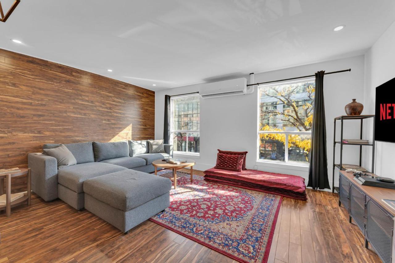 Amazing Fully Renovated Apartment On Queen St. Toronto Eksteriør billede