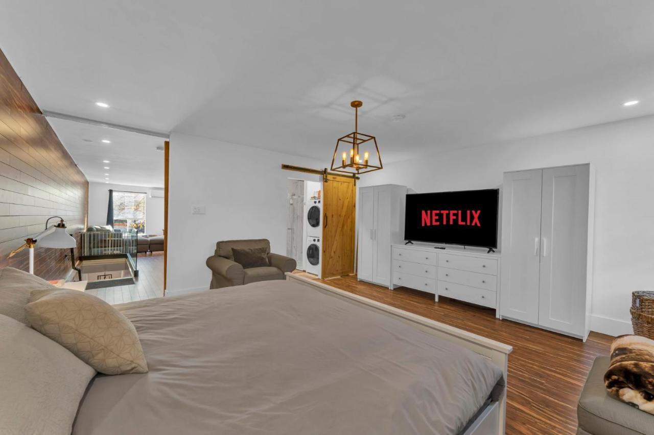 Amazing Fully Renovated Apartment On Queen St. Toronto Eksteriør billede