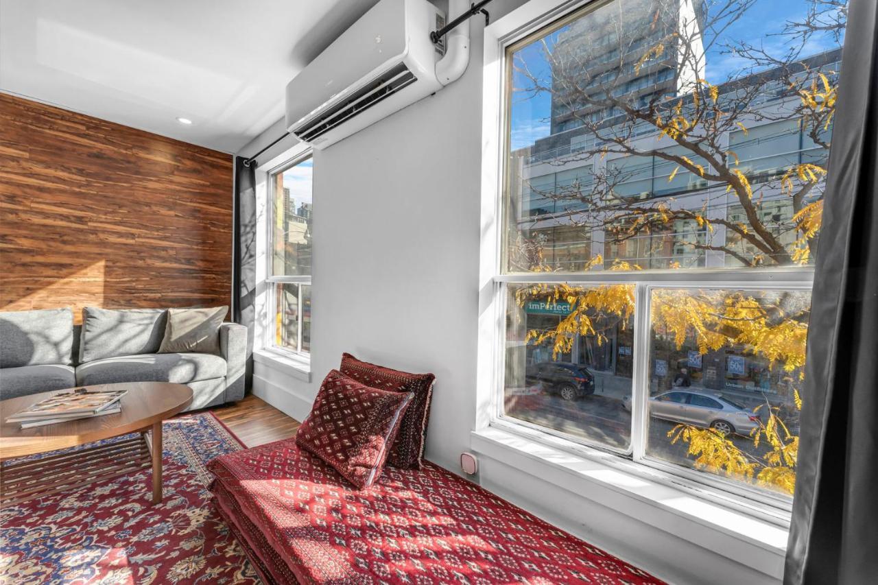 Amazing Fully Renovated Apartment On Queen St. Toronto Eksteriør billede