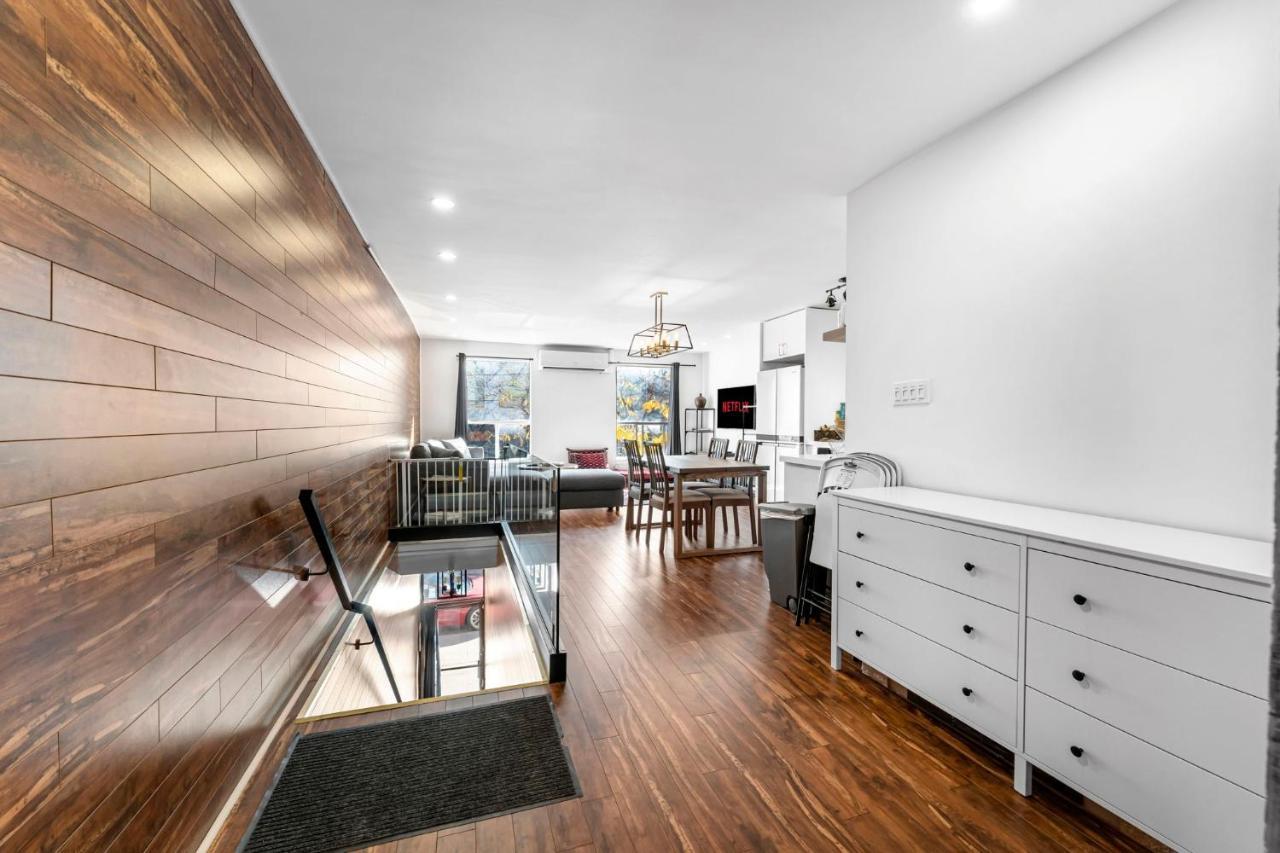 Amazing Fully Renovated Apartment On Queen St. Toronto Eksteriør billede